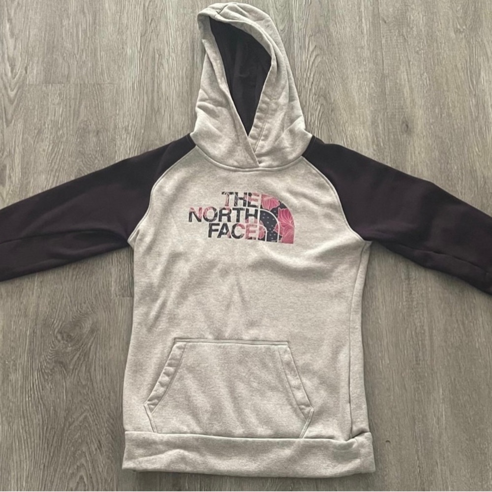 Women’s North Face hoodie
